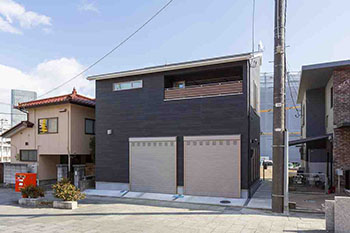 仙台市�T様邸 都心部に建つ車二台分のガレージ付き住宅