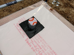 基礎工事完成、給排水埋設工事、床暖房配管、床断熱工事