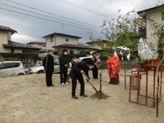 大安に地鎮祭しました。