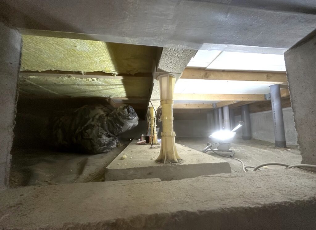 床下から住まいの断熱性能を底上げする床下断熱改修工事