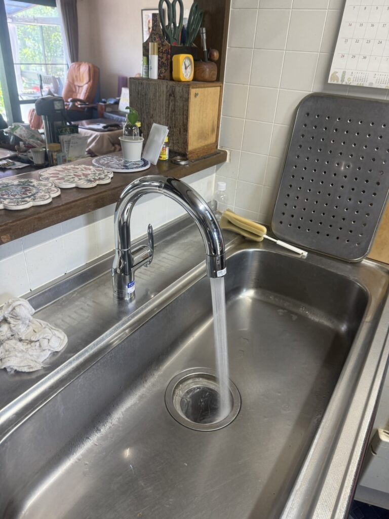 【キッチンの水栓交換|普通の水栓から自動水栓へ】