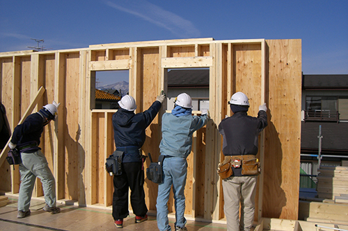 時代が変わり、使う材料や道具が違っても木の扱いと”良い家を建てる”という心意気は負けません。